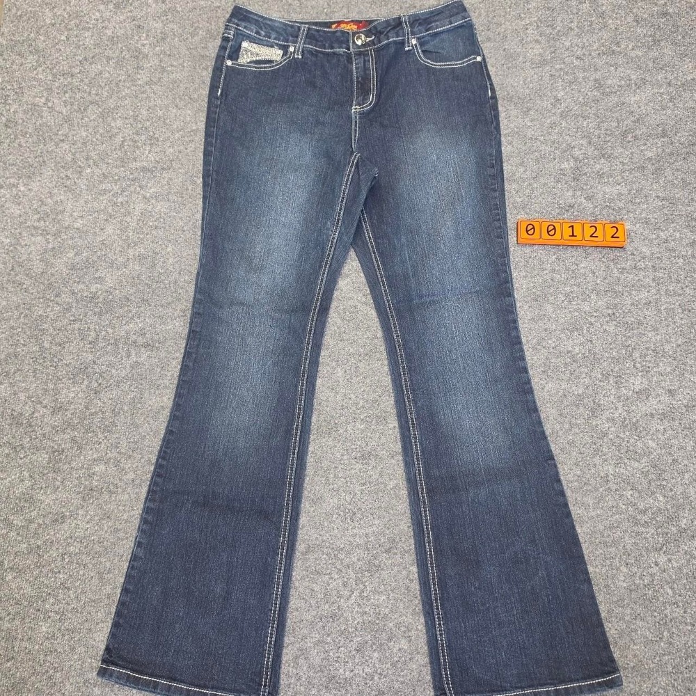 Low rise flare jeans with bedazzled details Brand: one 5 one Size: 10